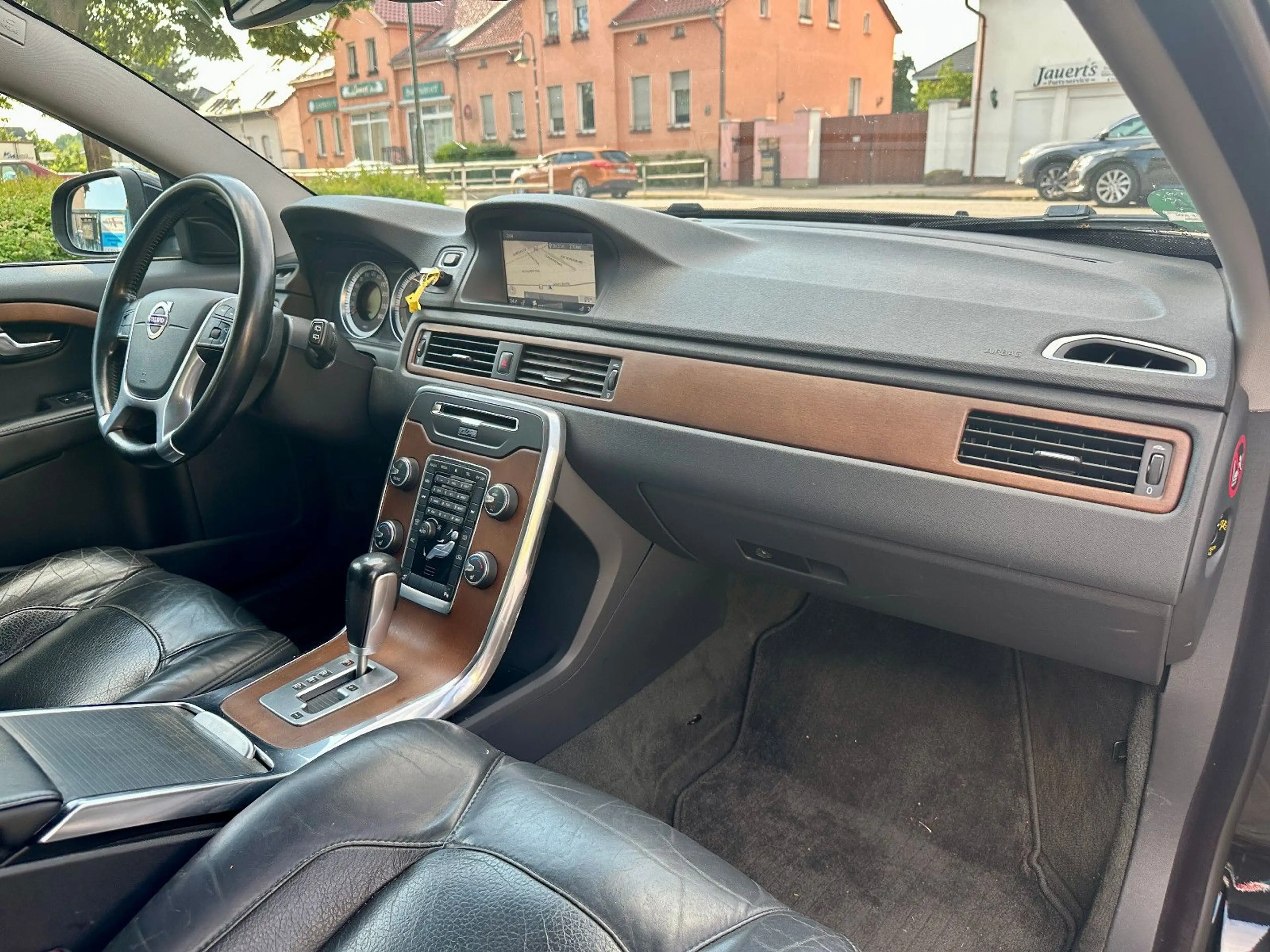 Volvo V70 Summum 2,4 D5 AWD AUTOMATIK + XENON+ EL-DACH — photo 9