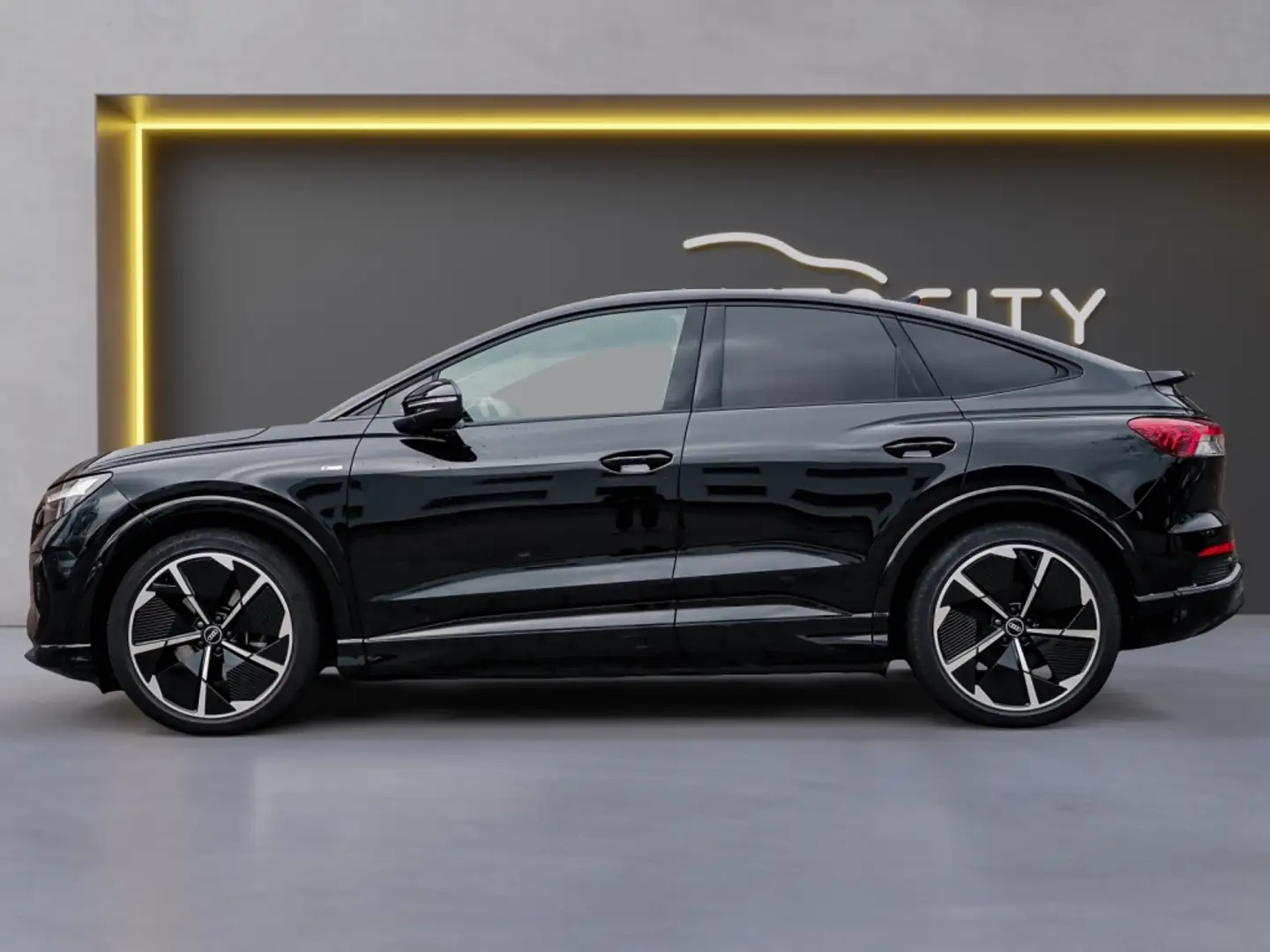 Audi Q4 e-tron Sportback 35 e-tron S Line 3x Pano l Camera l Keyl Noir - 2