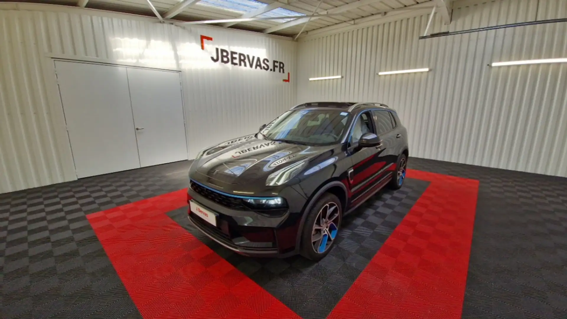 Lynk & Co 01 1.5 261ch Hybride Rechargeable Noir - 1