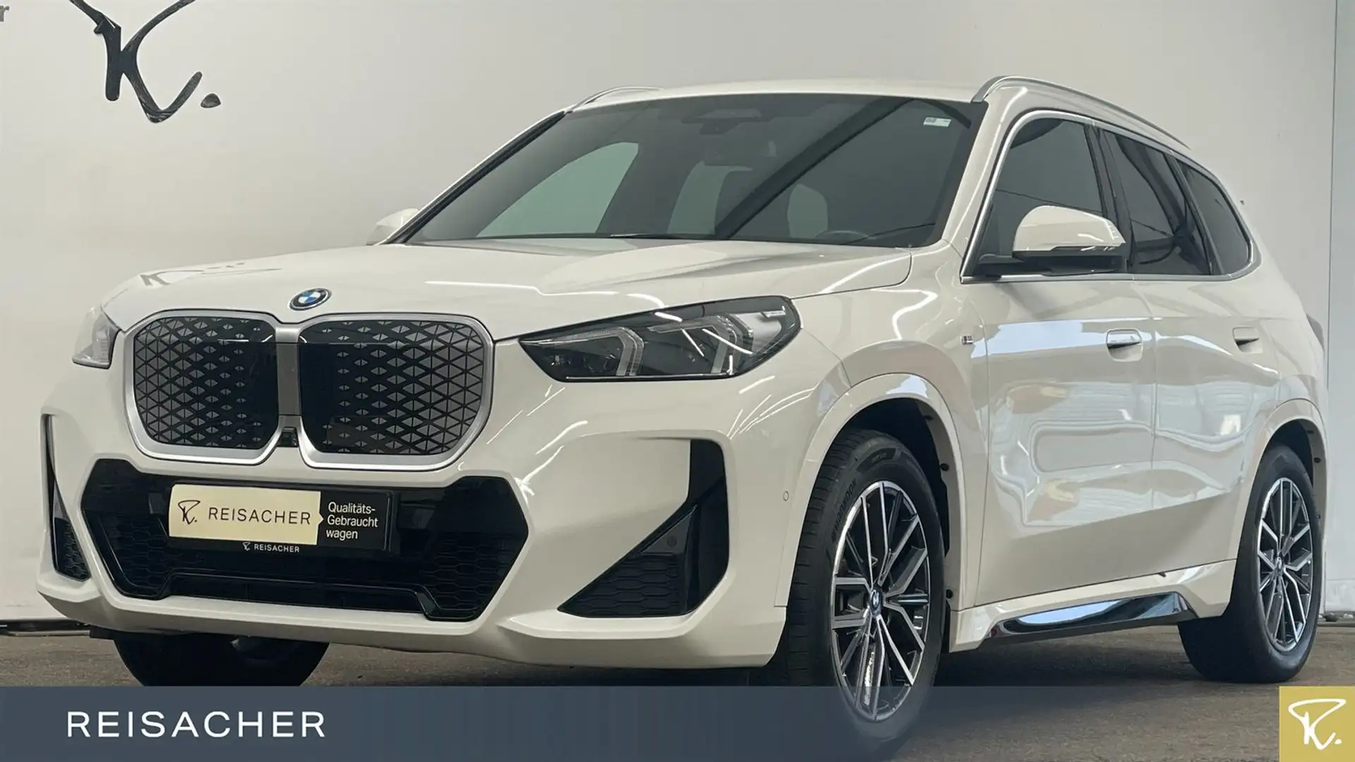 BMW iX1 IX1 A XDR.30 MSport AHK LCPro HuD 360° PDC ACC Weiß - 1