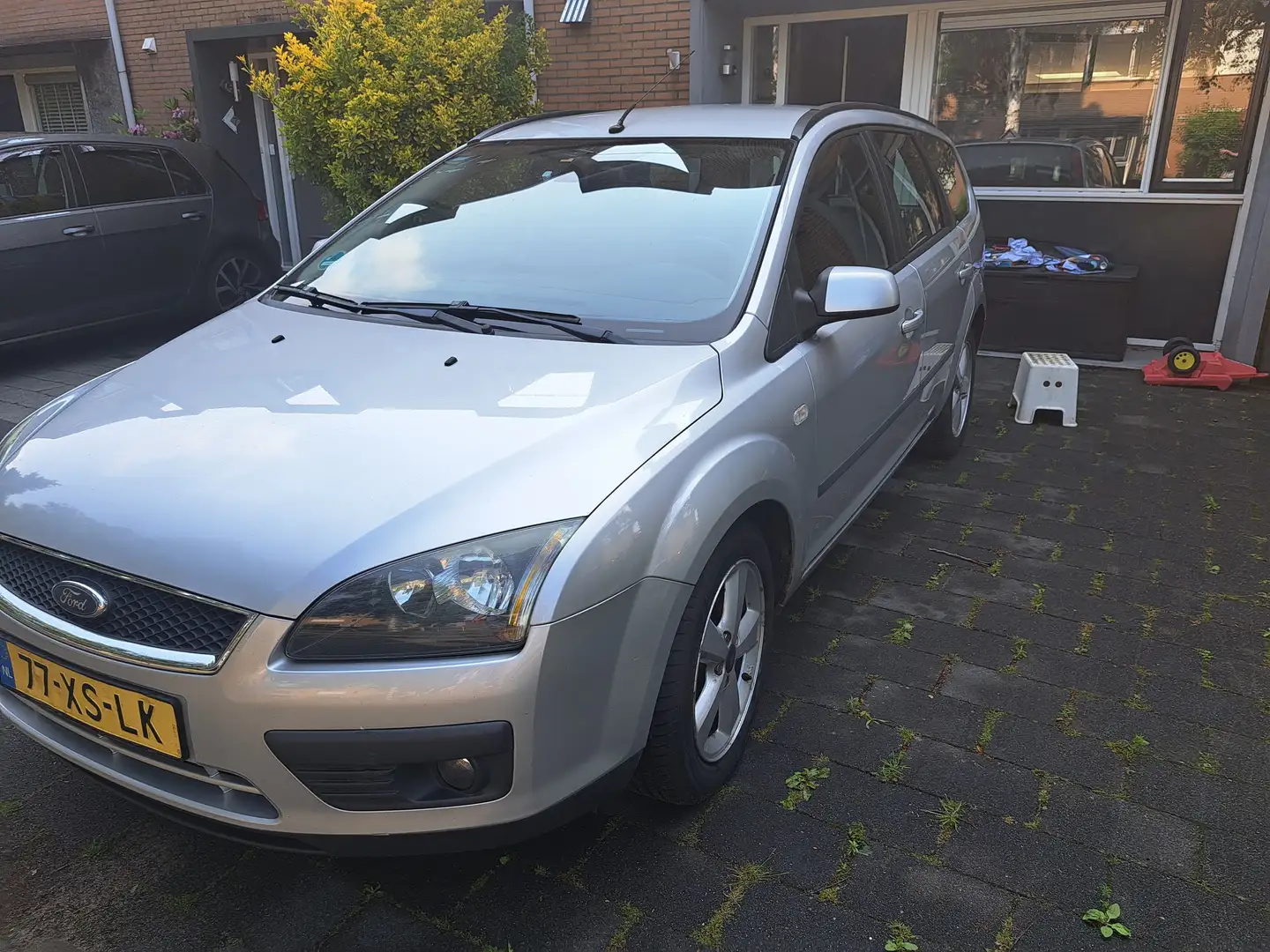 Ford Focus Focus 1.6-16V Futura Grijs - 2