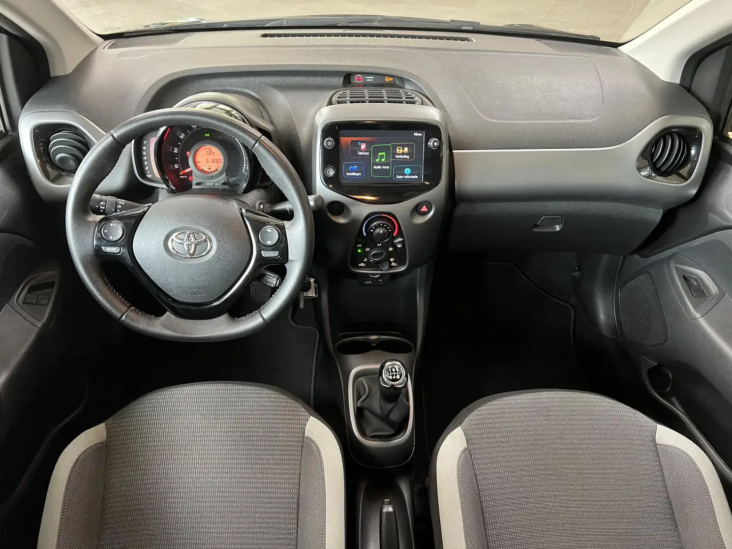 Toyota Aygo 1.0 VVT-i x-play Navi | Cruise | Apple carplay | C Gris - 2