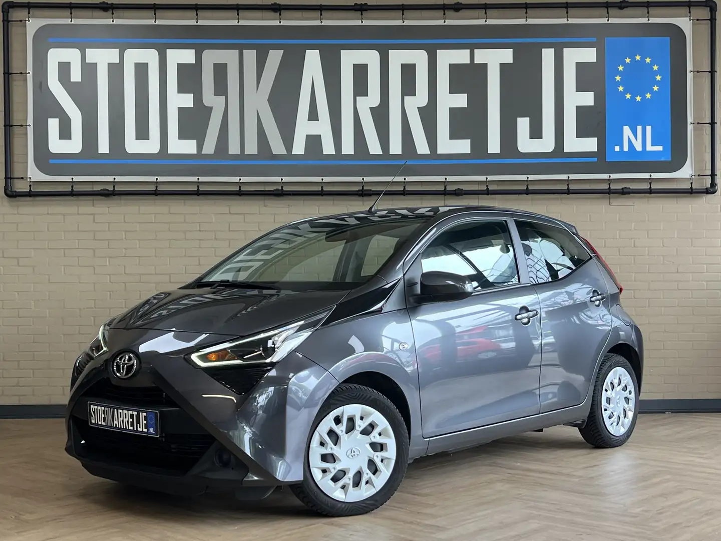Toyota Aygo 1.0 VVT-i x-play Navi | Cruise | Apple carplay | C Gris - 1