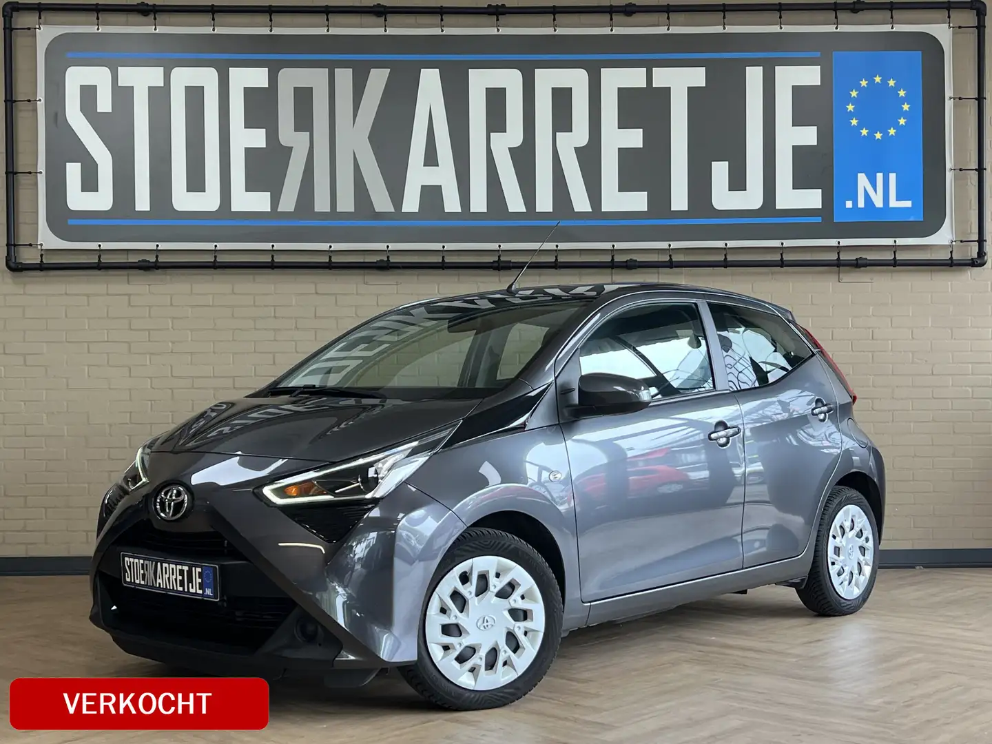 Toyota Aygo 1.0 VVT-i x-play VERKOCHT! Navi | Cruise | Apple c Grijs - 1
