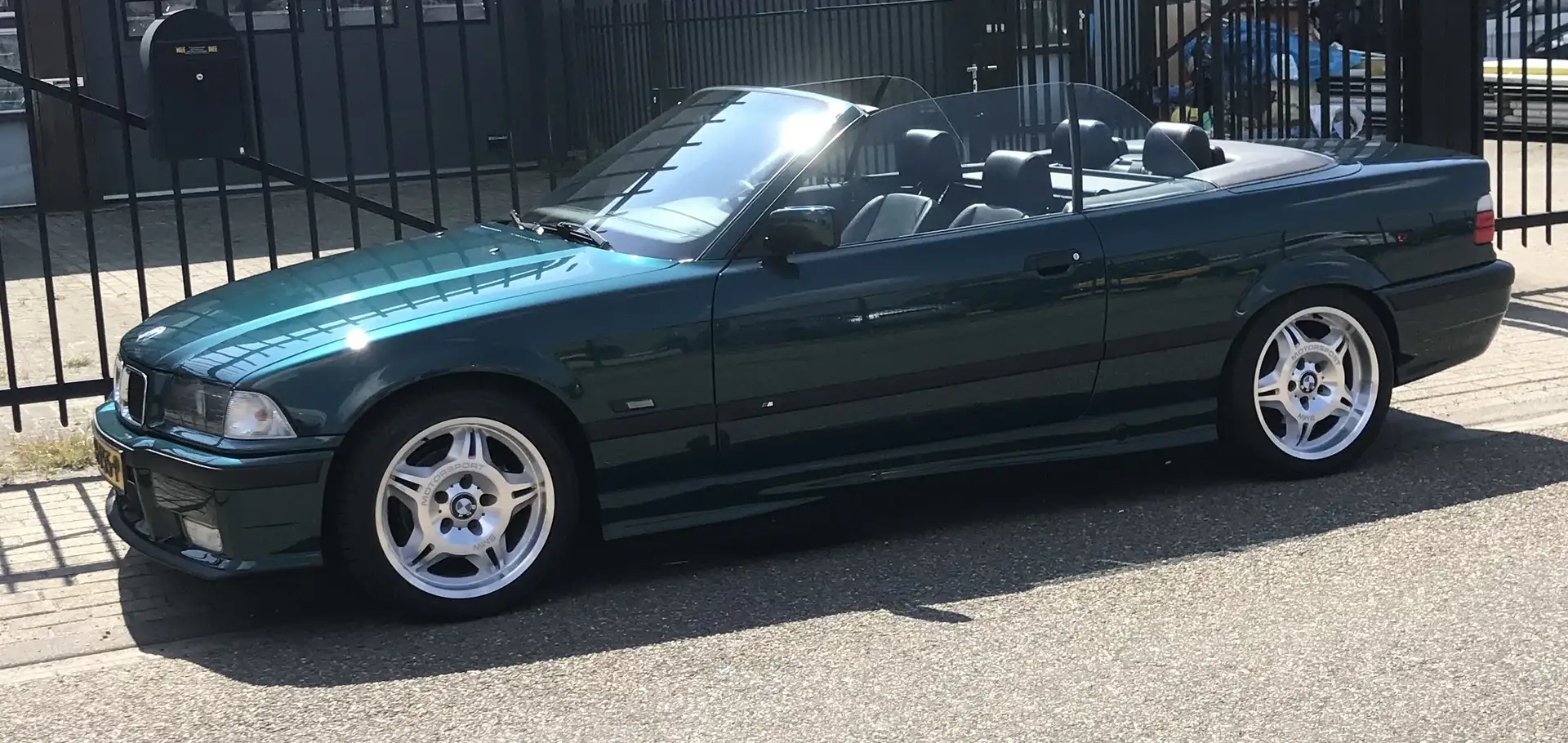 BMW 325 325i Vert - 2