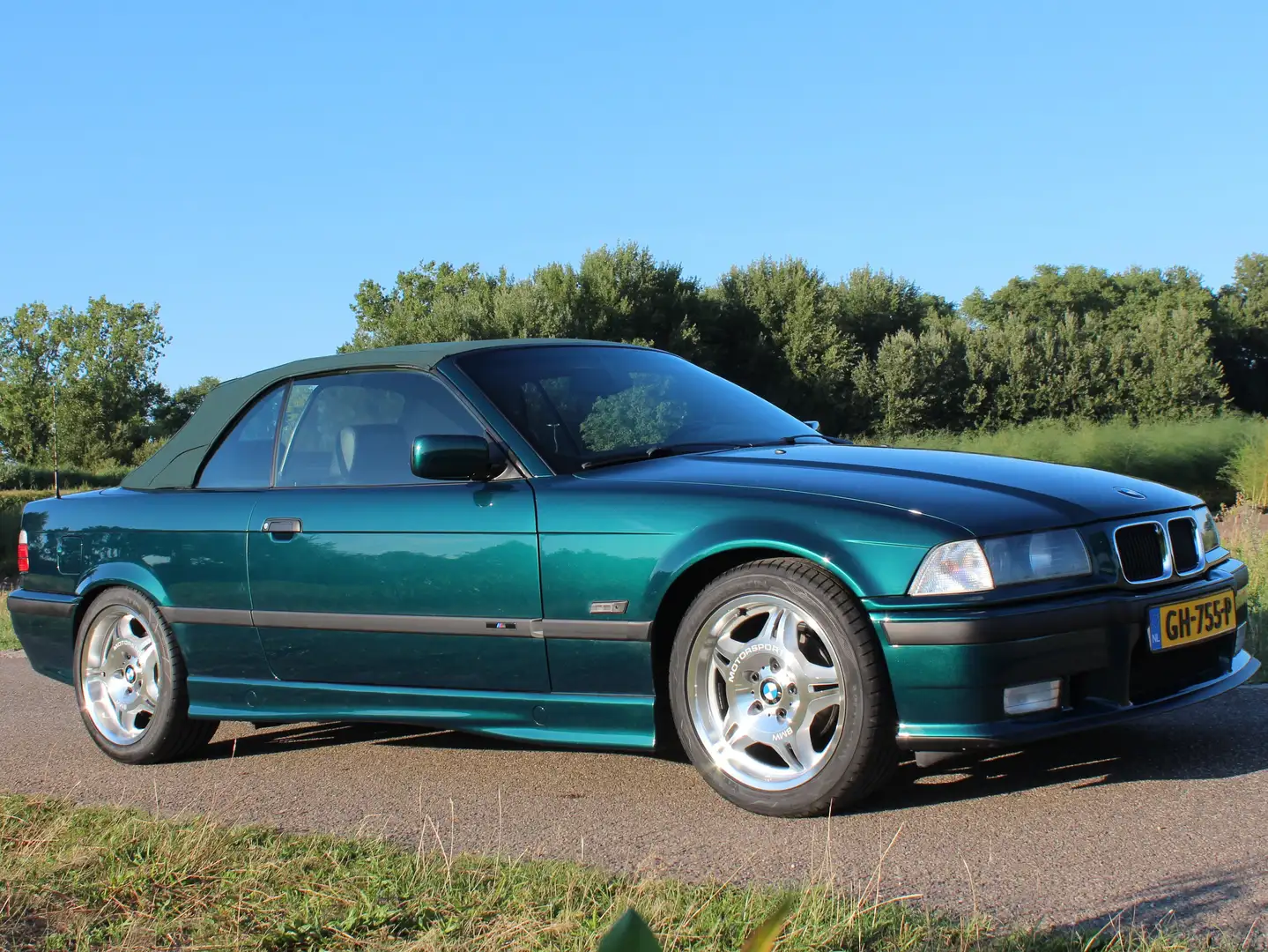 BMW 325 M zelena - 2