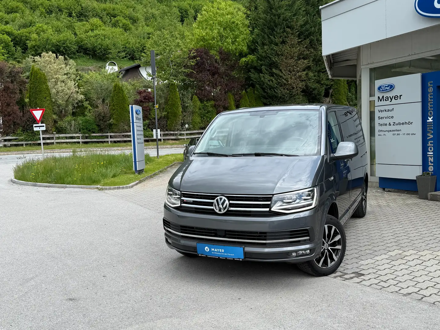 Volkswagen T6 Caravelle Comfortline 2,0 TDI 4Motion BMT DSG Gris - 1