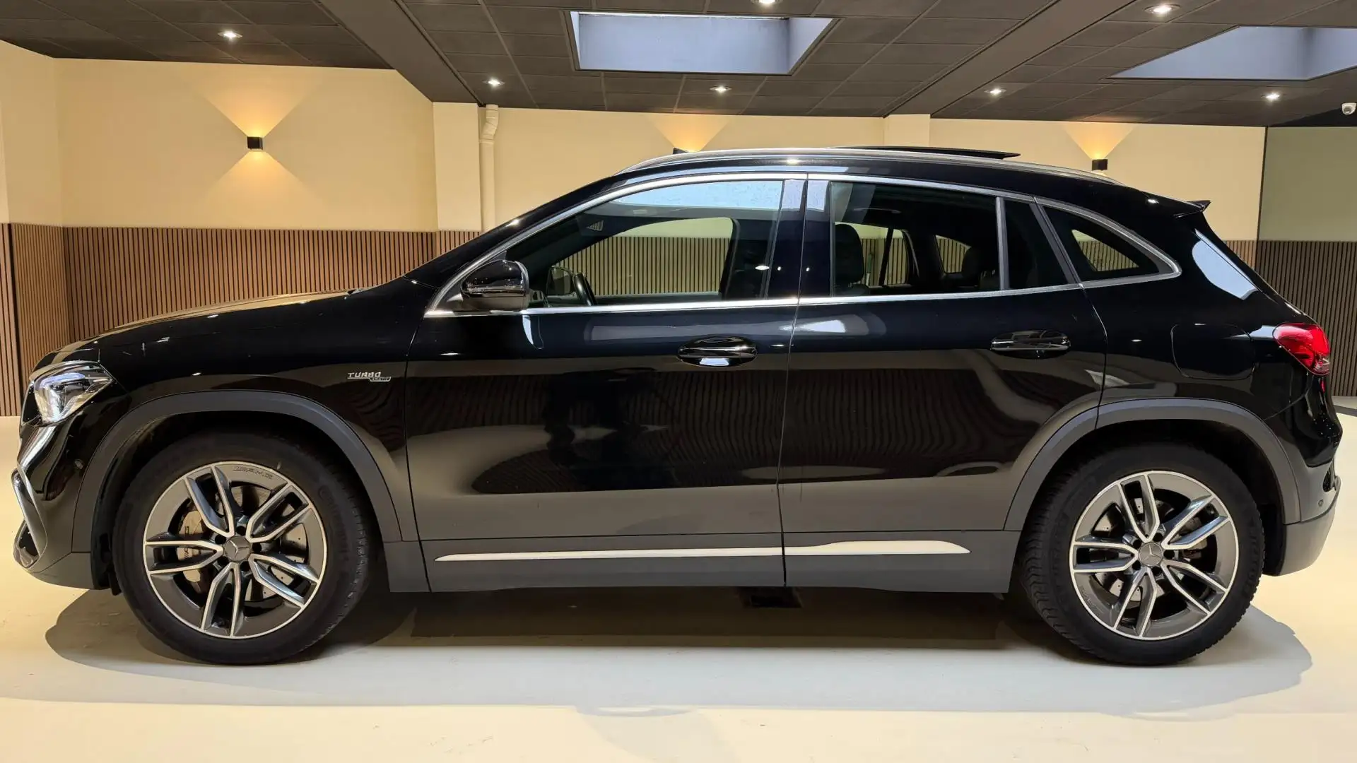 Mercedes-Benz GLA 35 AMG 4Matic Pano|Memory|Camera|Stoelverwarming|ACC Negro - 2