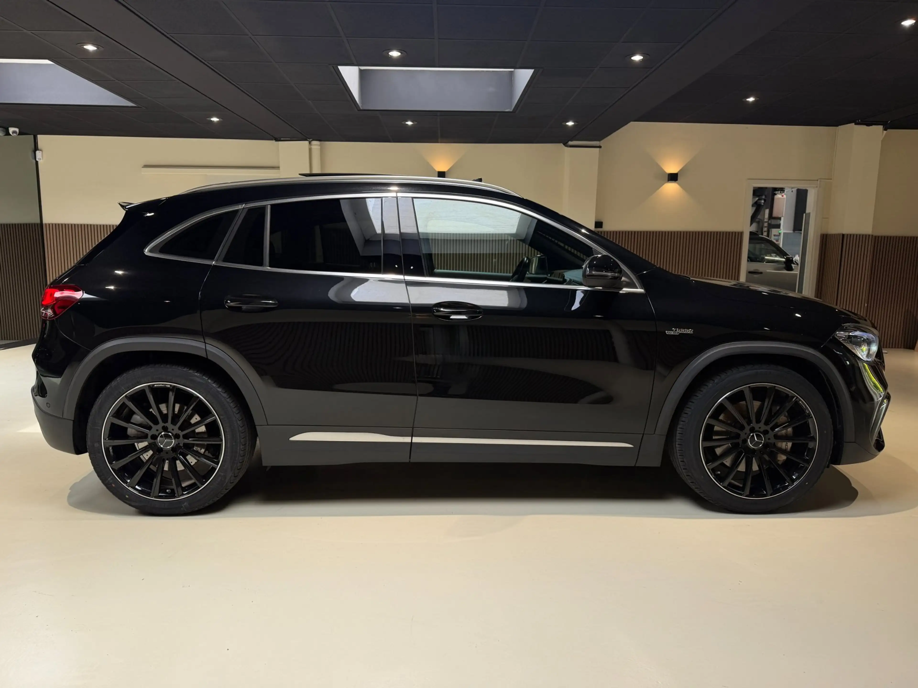 Mercedes-Benz GLA 35 AMG 4MATIC PANO|MEMORY|CAMERA|STOELVERWARMING|ACC — photo 9