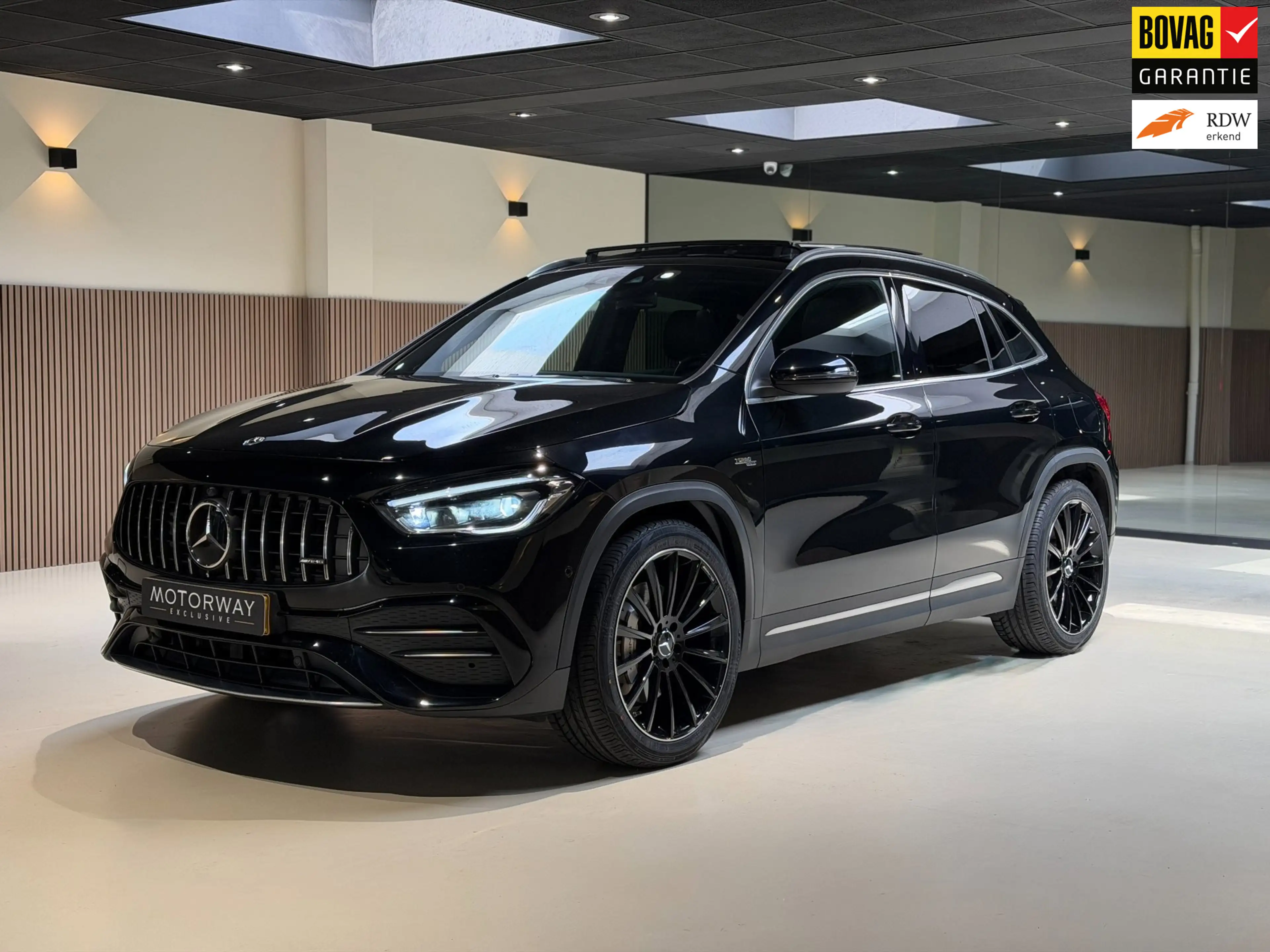 Mercedes-Benz GLA 35 AMG 4MATIC PANO|MEMORY|CAMERA|STOELVERWARMING|ACC