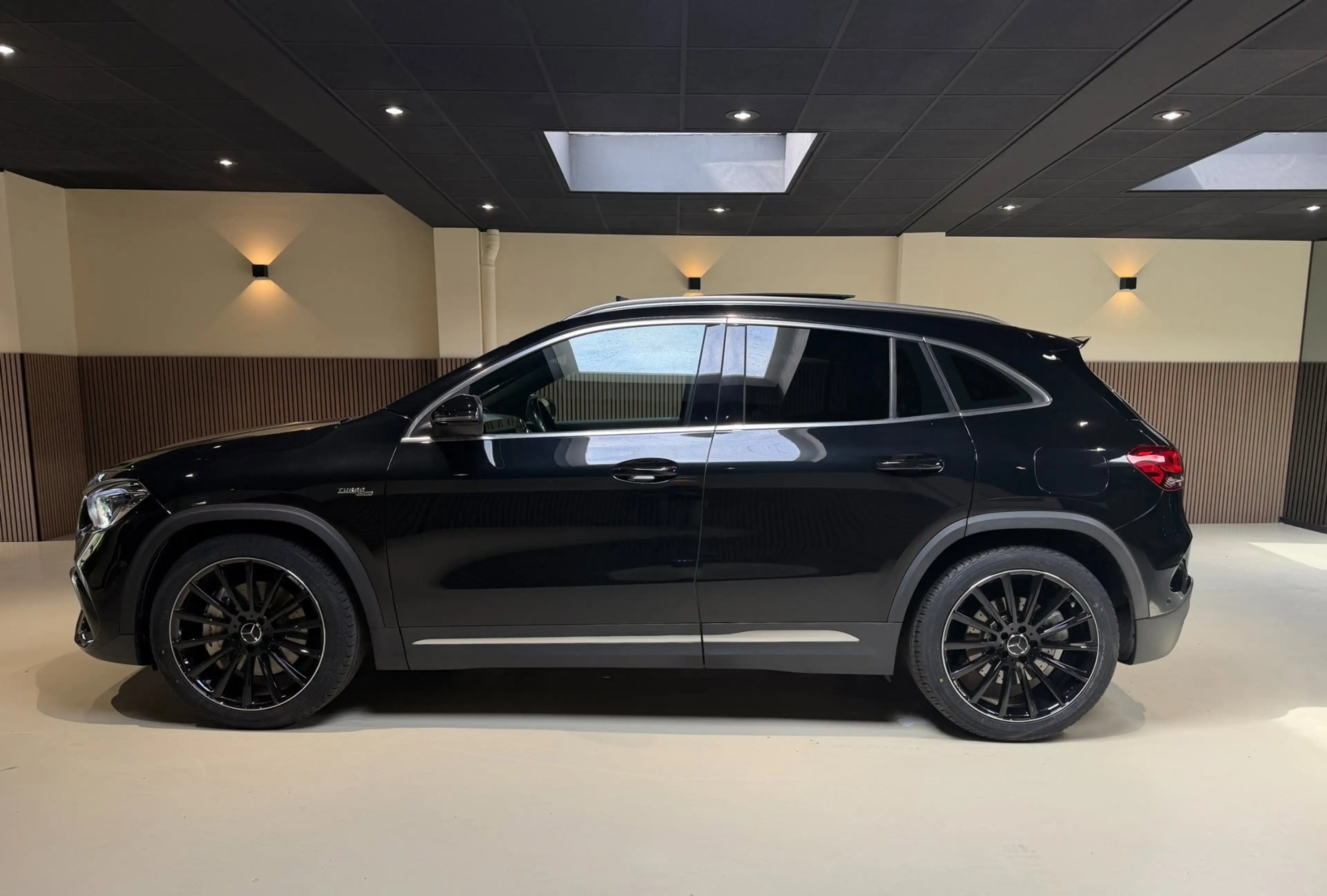 Mercedes-Benz GLA 35 AMG 4MATIC PANO|MEMORY|CAMERA|STOELVERWARMING|ACC — photo 5
