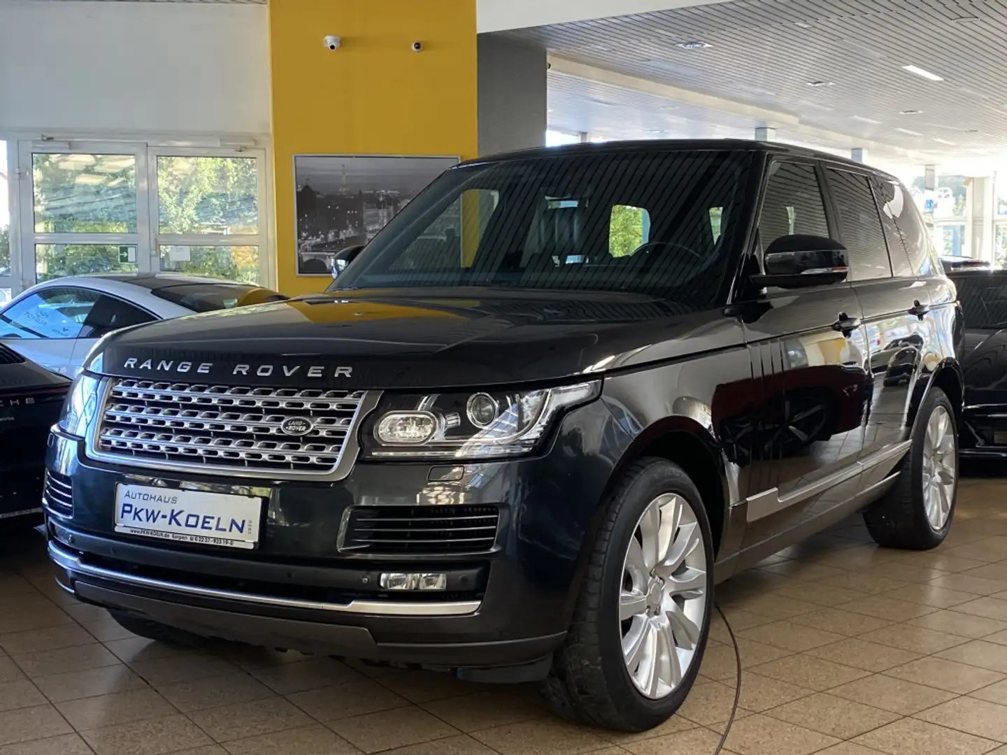 Land Rover Range Rover 3.0 TDV6 VOGUE* PANO*KAMERA*NAVi*LED Schwarz - 1