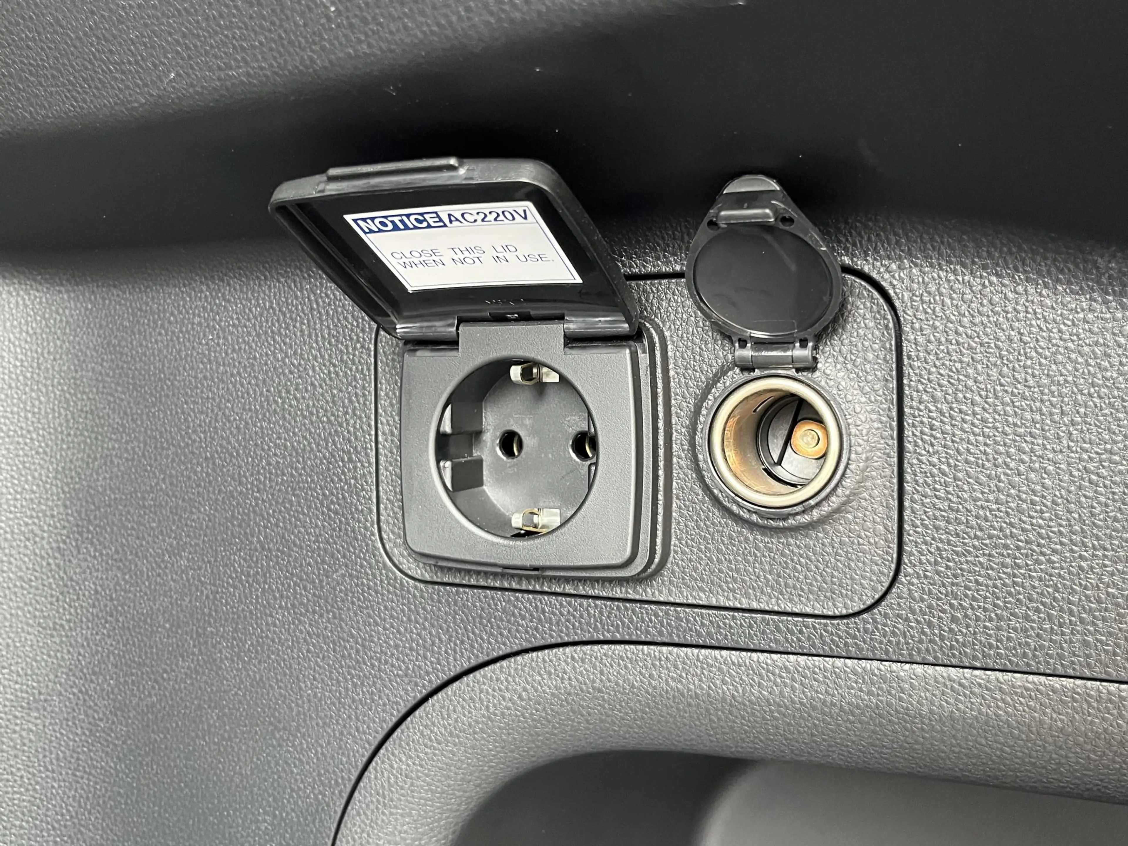 Toyota RAV 4 2.5 Plug-in Hybrid AWD Bi-Tone Plus — photo 14