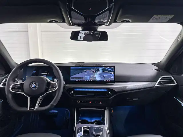 BMW 3 Series view 11