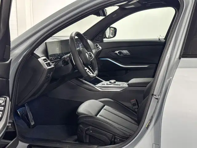 BMW 3 Series view 8