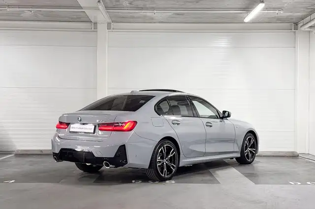 BMW 3 Series view 6