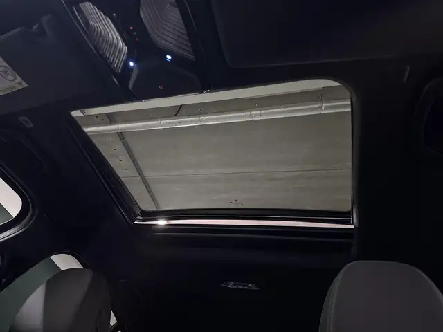 BMW 3 Series view 10