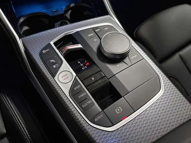 BMW 3 Series view 15