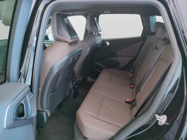 BMW X3 view 11