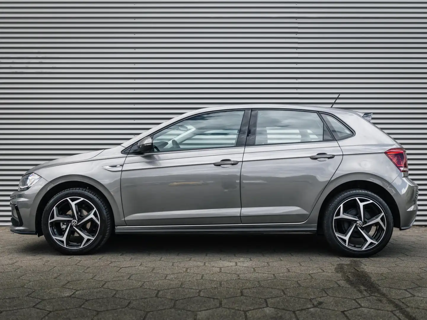 Volkswagen Polo 1.0 TSI Highline Business R Grijs - 2