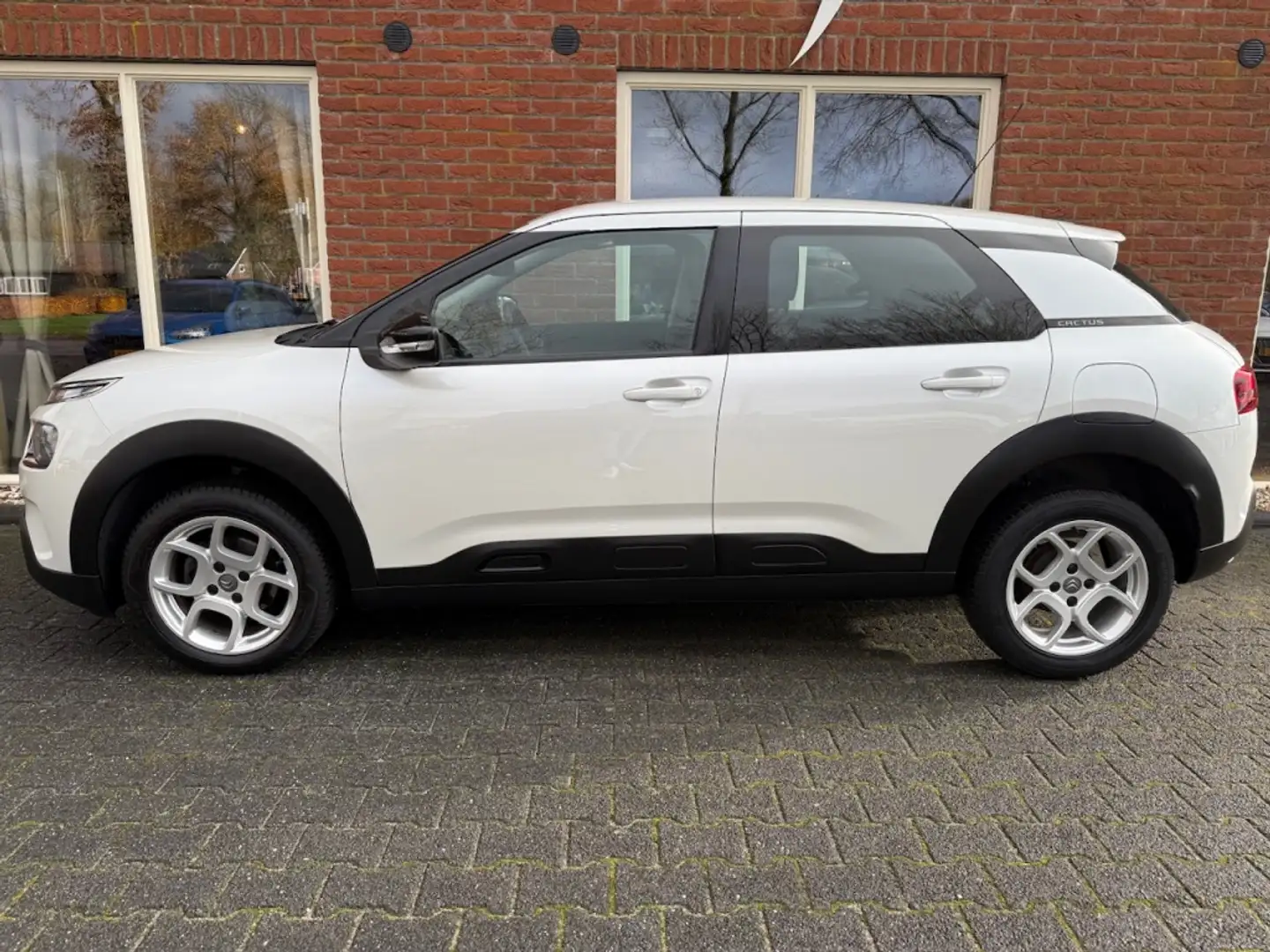 Citroen C4 Cactus 1.2 PT Business NAVI / CLIMA / CRUISE / PDC / LMV Wit - 2