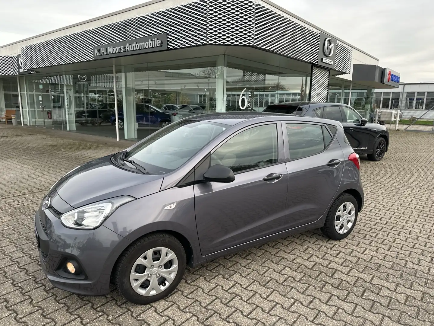 Hyundai i10 1.0 Classic Gris - 1