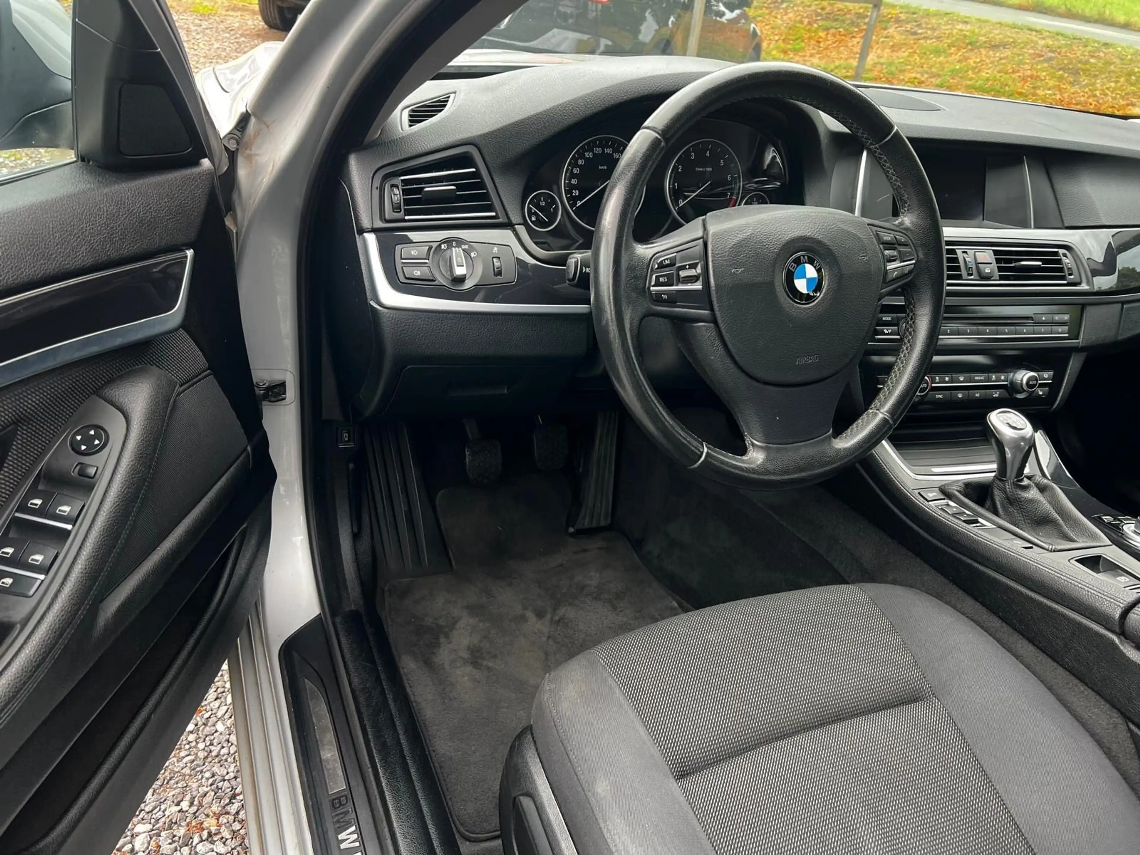 BMW 520 i Touring*Navi*PDC*Xenon*ScheckH* — photo 14