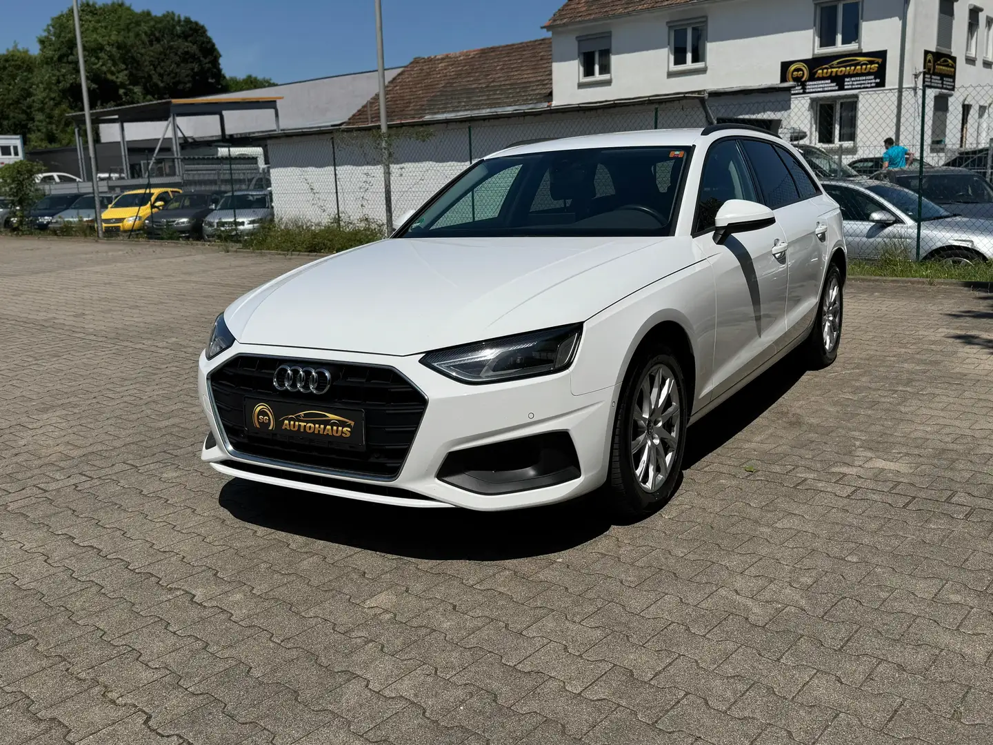 Audi A4 40 TDI basis Weiß - 2