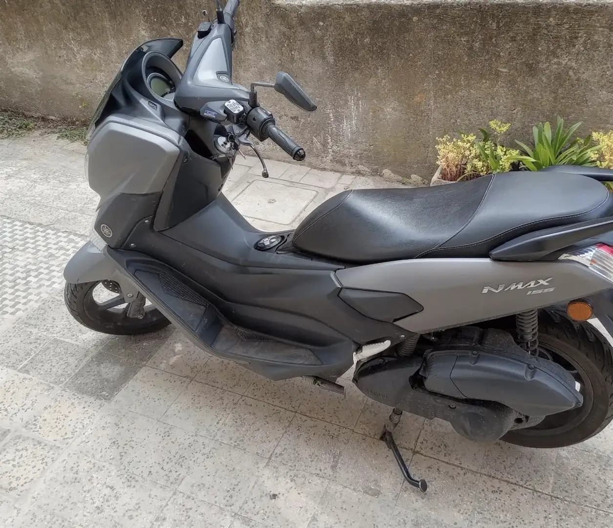 Yamaha NMAX Grey - 1