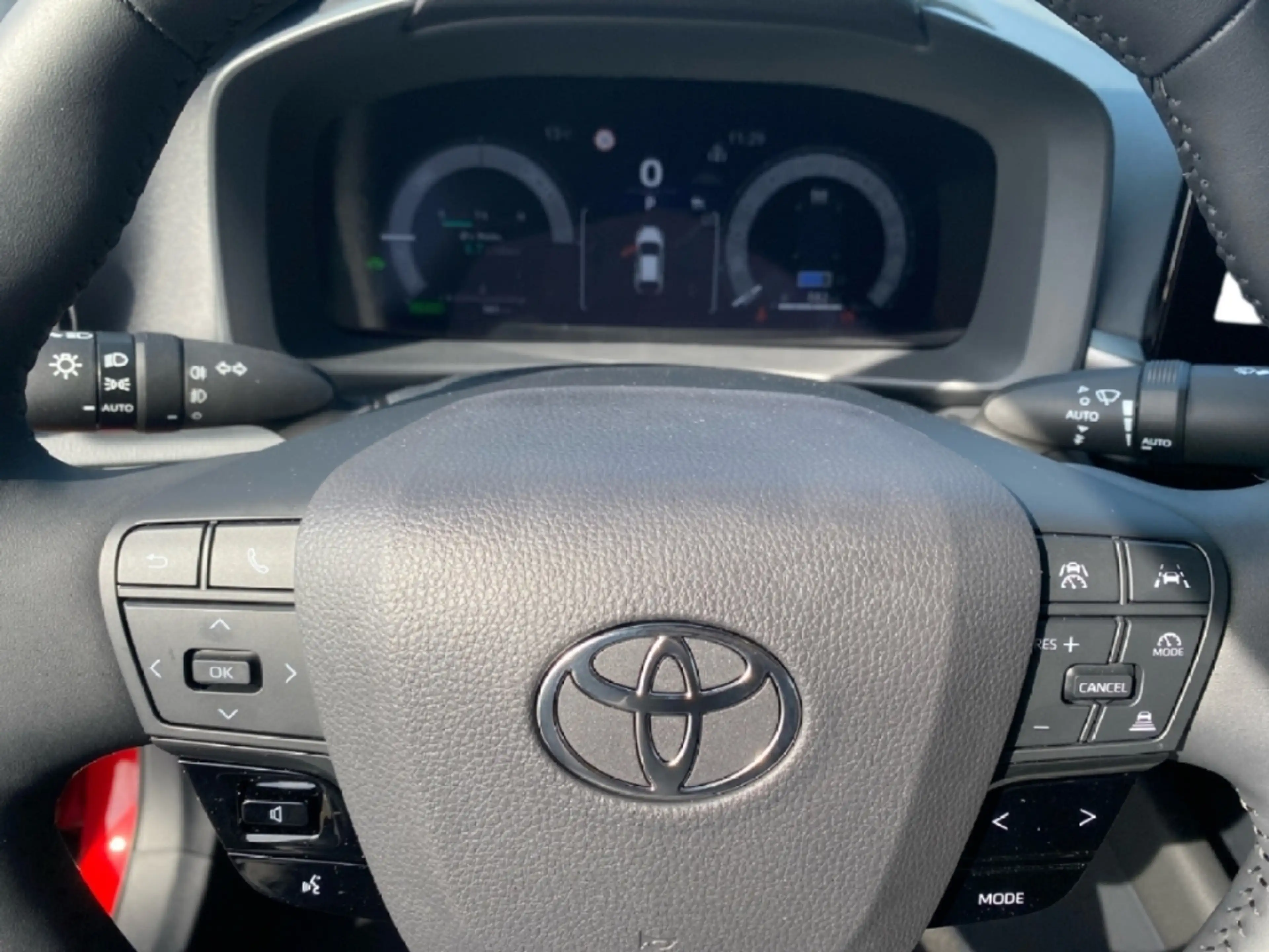 Toyota C-HR Hybrid 1,8 l, 140 PS CVT, 4x2 SUV TEAM — photo 12
