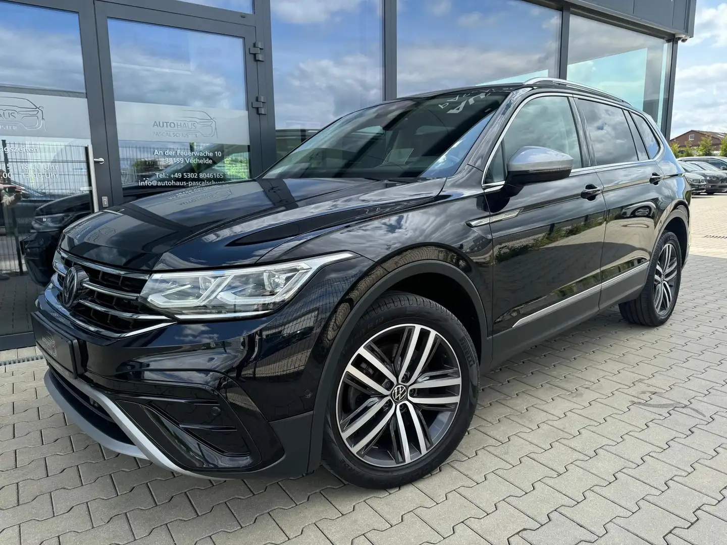 Volkswagen Tiguan Allspace 2.0 TDI/DSG/PANO/AHK/VIRTUAL/KAM Schwarz - 2