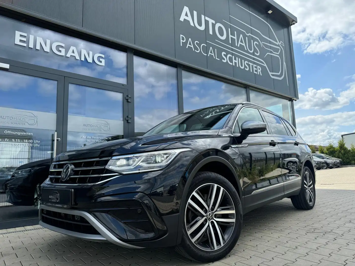 Volkswagen Tiguan Allspace 2.0 TDI/DSG/PANO/AHK/VIRTUAL/KAM Schwarz - 1