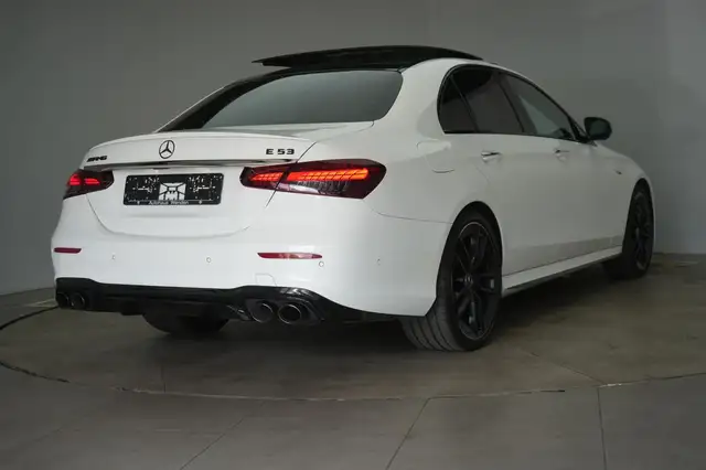 Mercedes-Benz E Class view 5