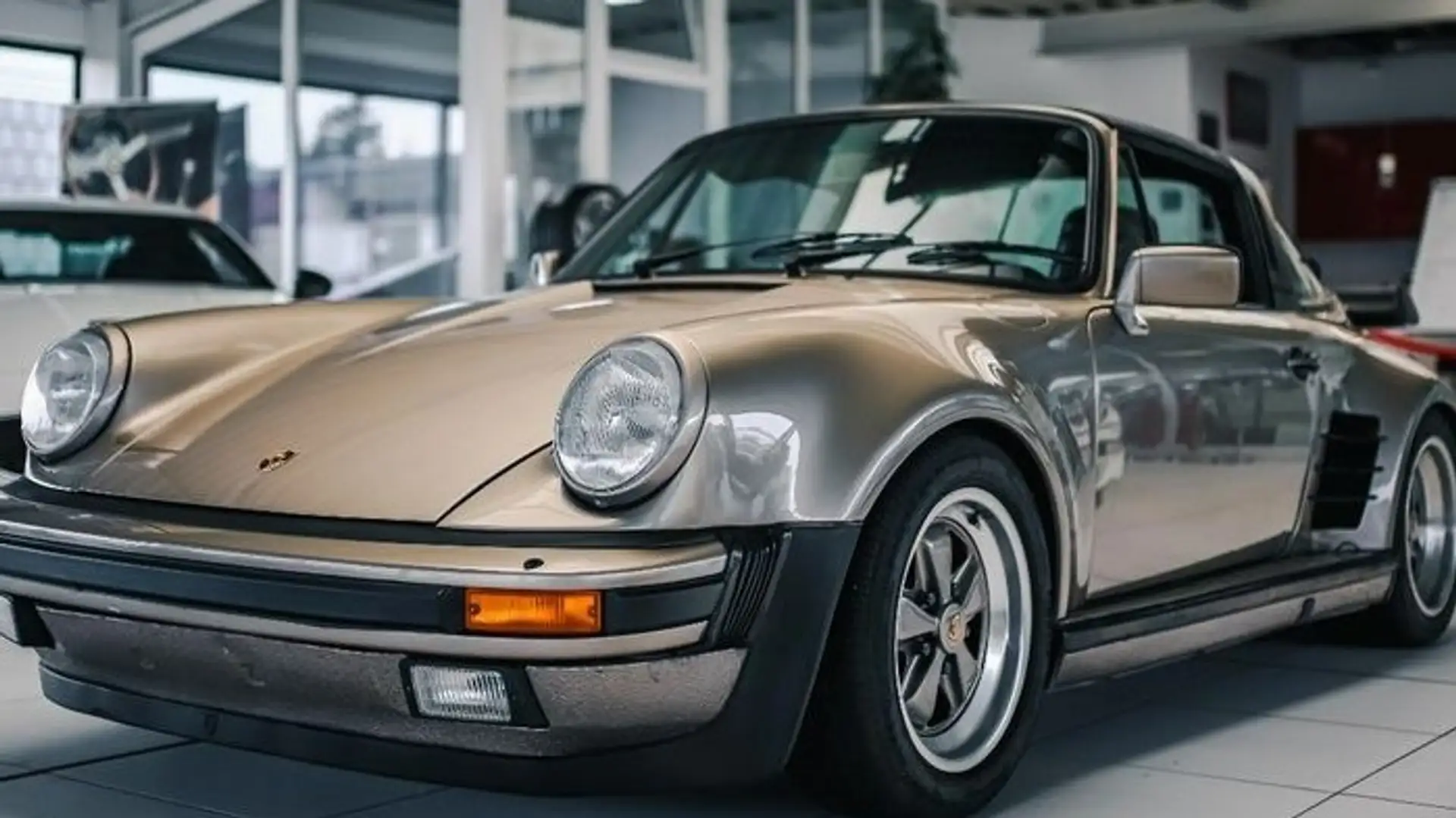 Porsche 911 3.2 Carrera Targa smeđa - 1