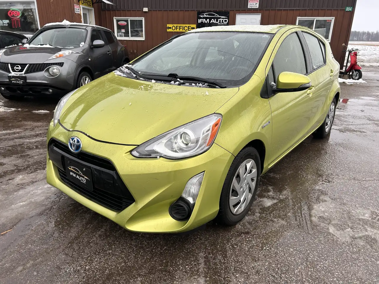 Toyota Prius c снимка Toyota Prius c