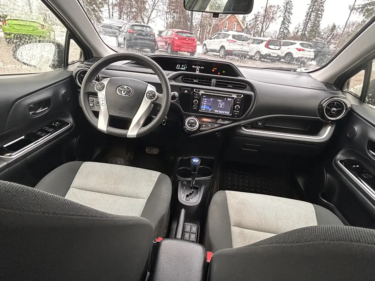 Toyota Prius c снимка Toyota Prius c