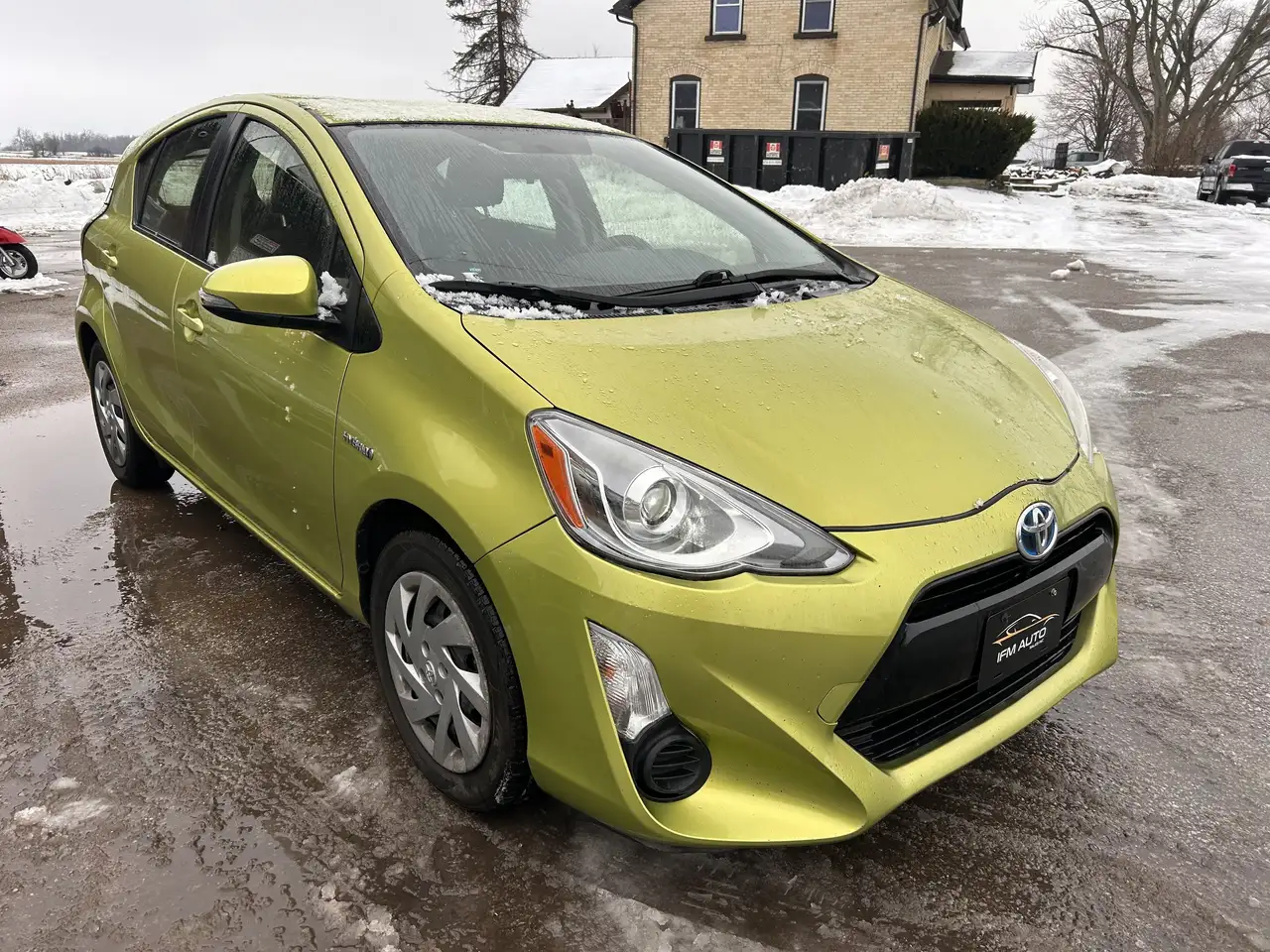 Toyota Prius c снимка Toyota Prius c