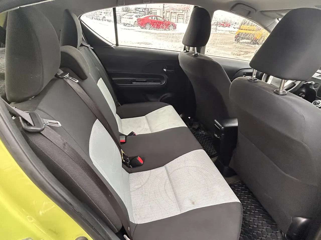 Toyota Prius c снимка Toyota Prius c