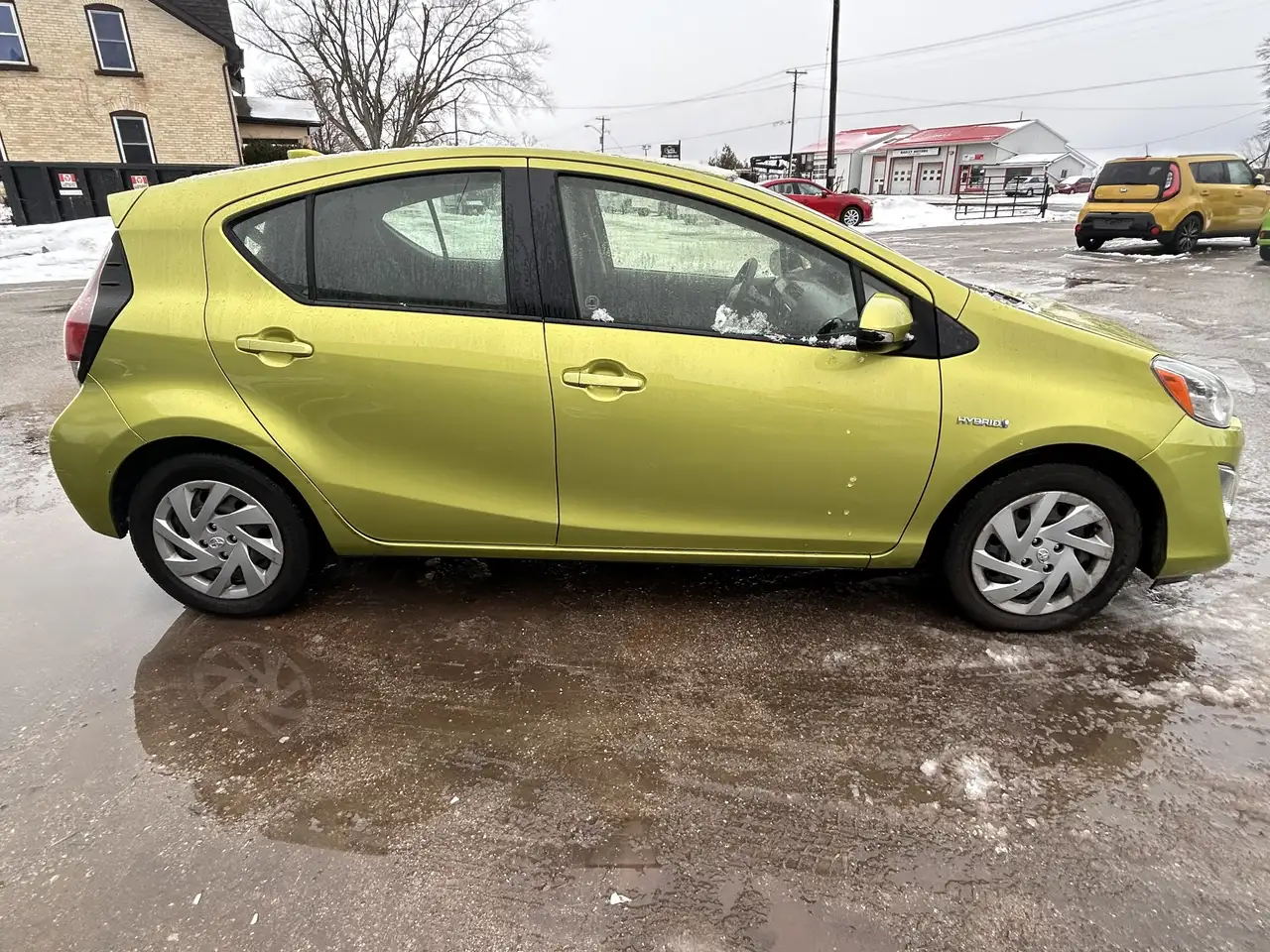 Toyota Prius c снимка Toyota Prius c