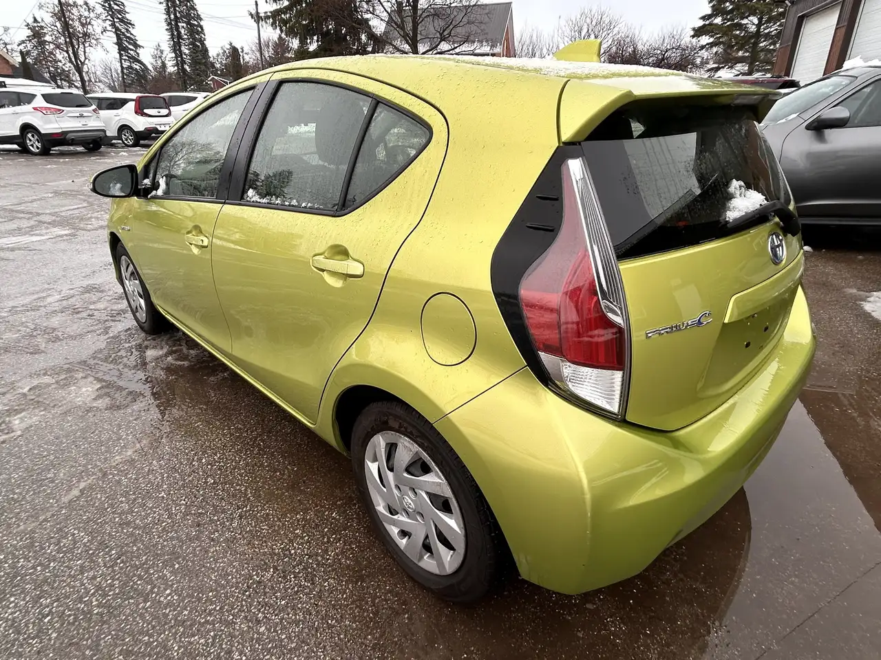 Toyota Prius c снимка Toyota Prius c