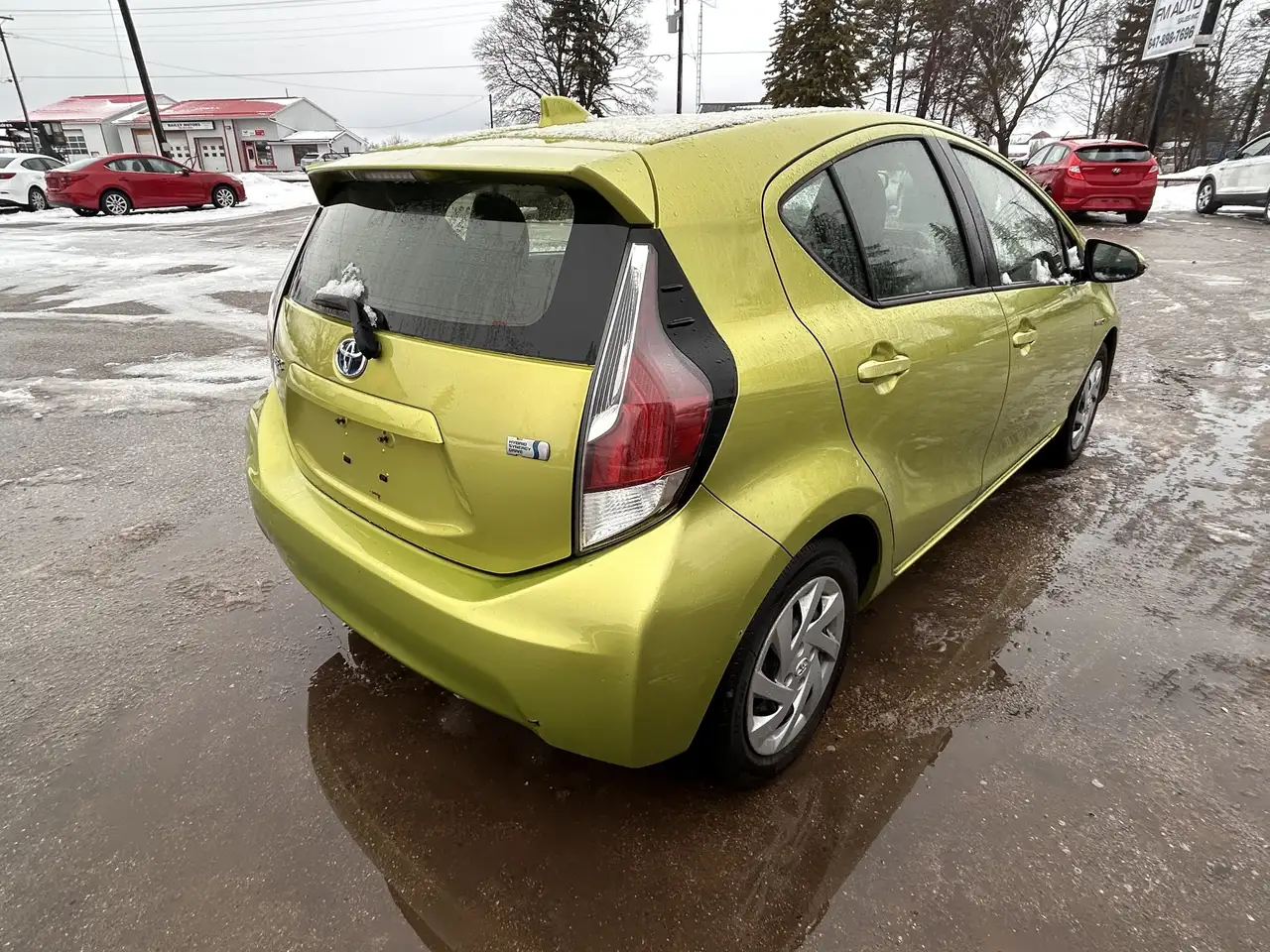 Toyota Prius c снимка Toyota Prius c