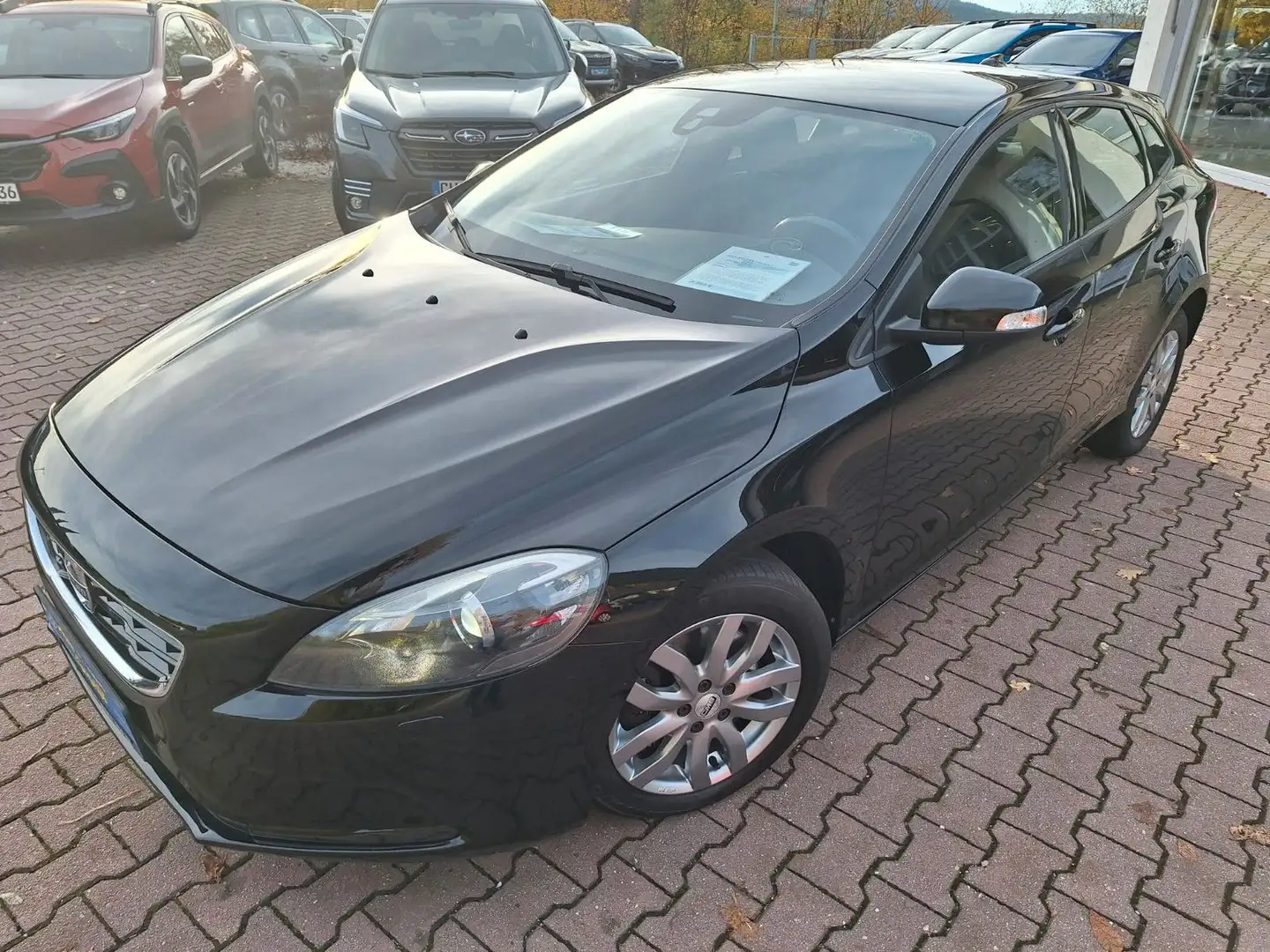 Volvo V40 D3 LINJE YOU! Euro 6 Černá - 1