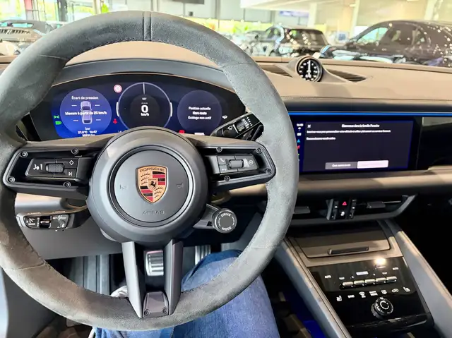 Porsche Macan view 24
