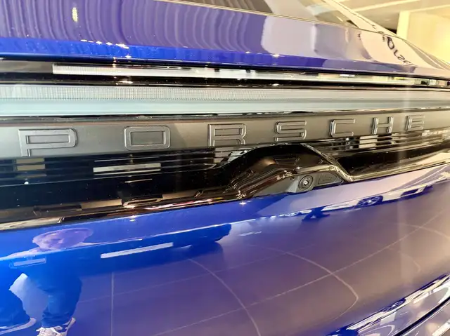 Porsche Macan view 8
