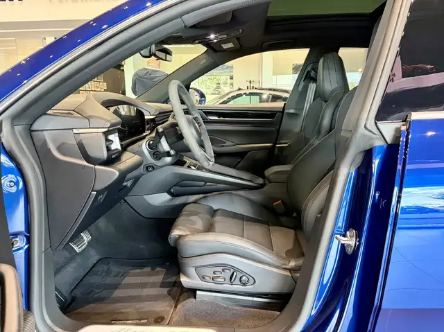 Porsche Macan view 10