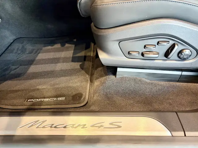 Porsche Macan view 22