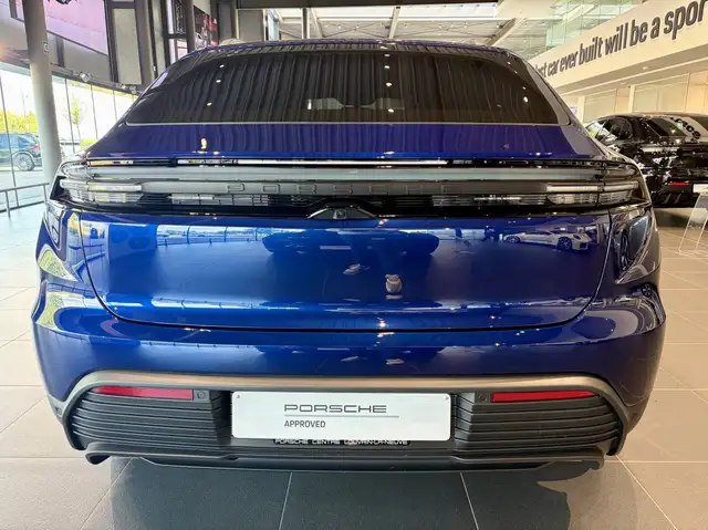 Porsche Macan view 7