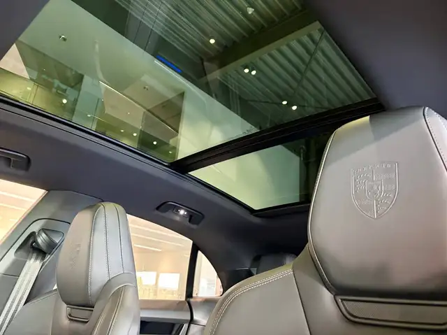 Porsche Macan view 17