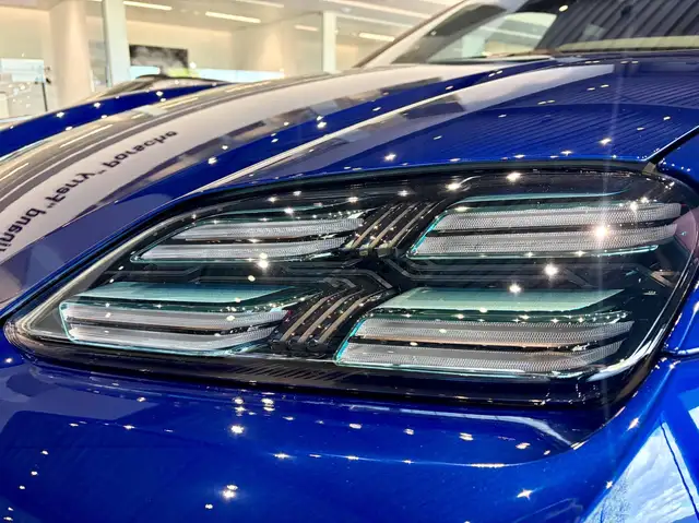Porsche Macan view 5