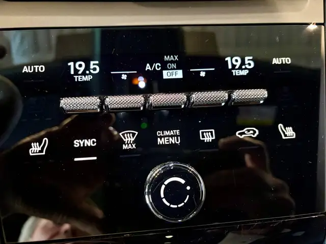 Porsche Macan view 13